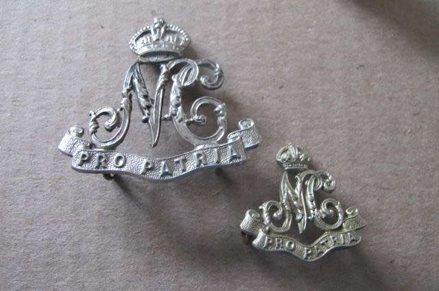South Africa - WWII - Natal Carbineers Cap & Collar Badge K/C